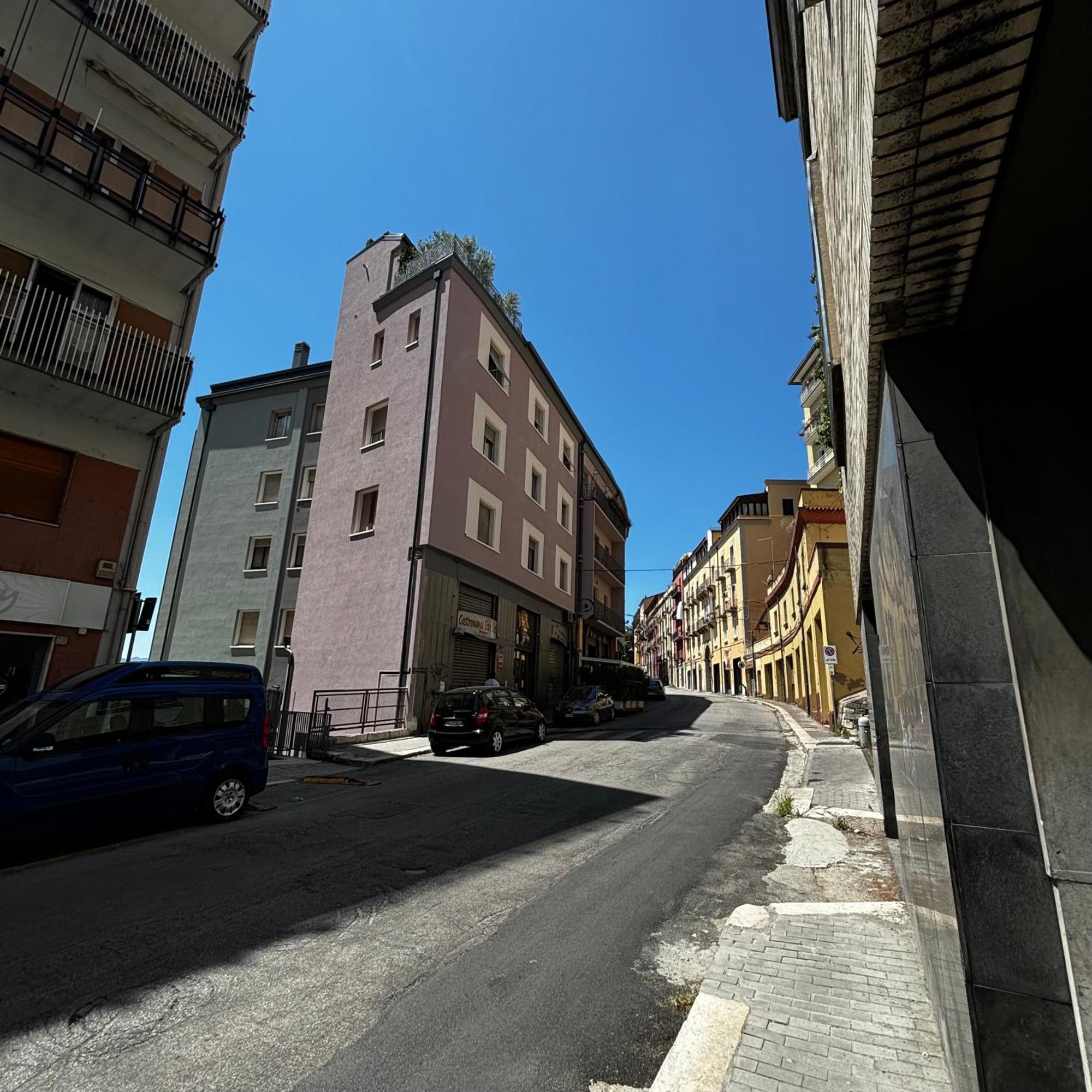 Alloggio in Centro Città con Parcheggio Privato e WIFI Potenza Exterior foto