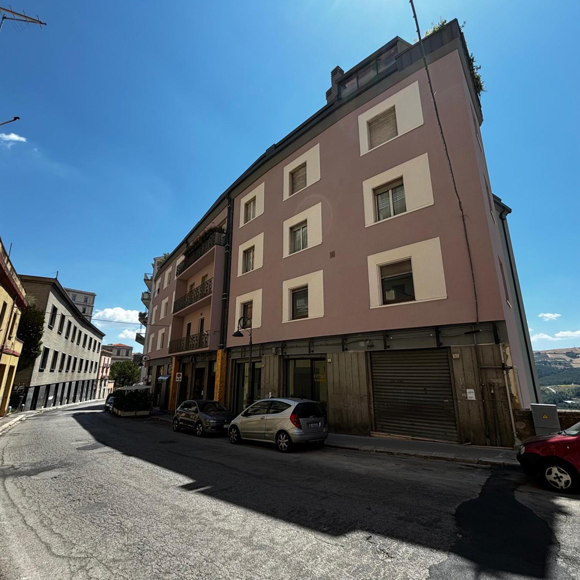 Alloggio in Centro Città con Parcheggio Privato e WIFI Potenza Exterior foto