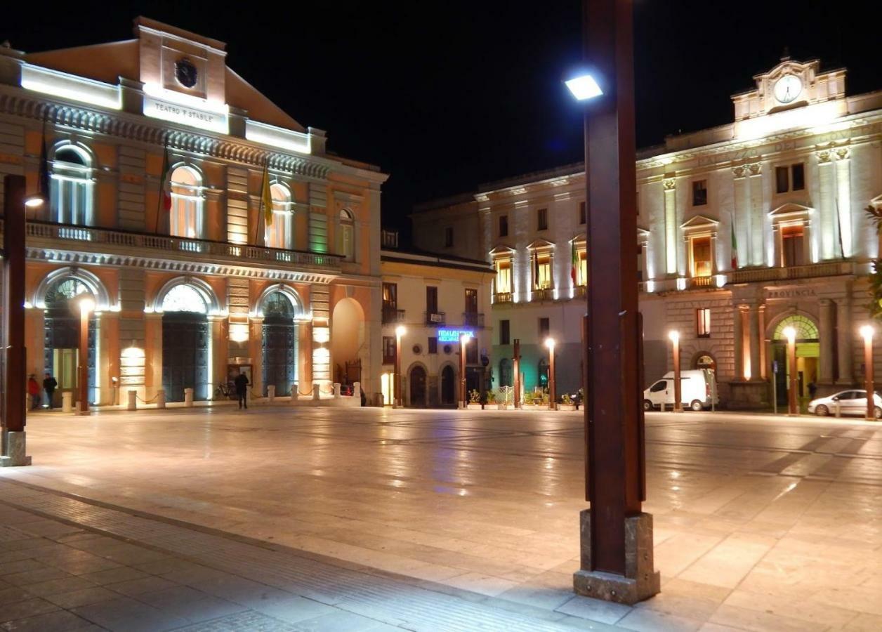 Alloggio in Centro Città con Parcheggio Privato e WIFI Potenza Exterior foto